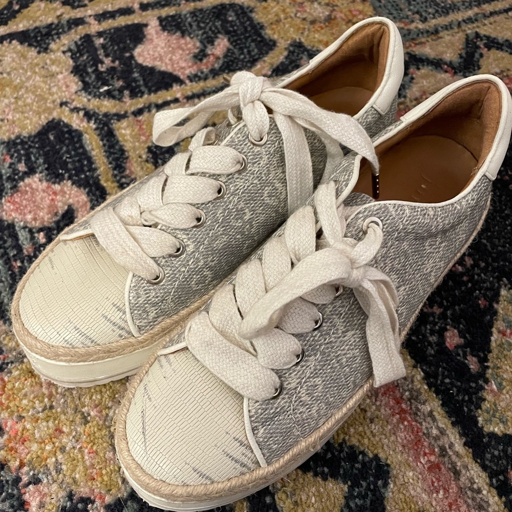 Joie Sneakers
